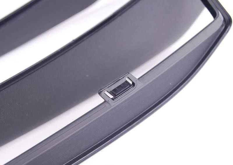 BMW E92 E93 Apatinio bamperio grotelės dešinėje originalios 51118050586