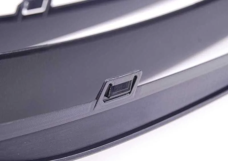 BMW E92 E93 bamperio apatinės grotelės apdailos detalė kairė originali 51118050585