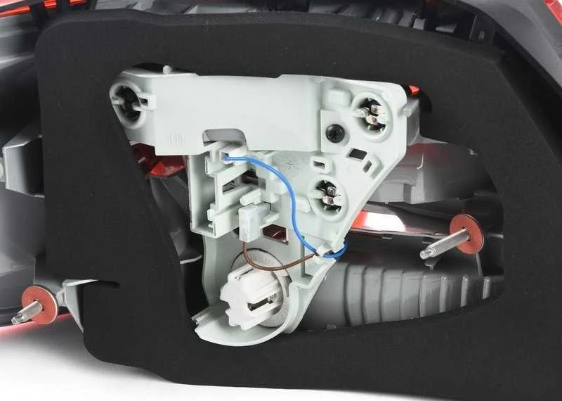 BMW E93 dešinysis išorinis galinis sparno žibintas originalus 63217162302