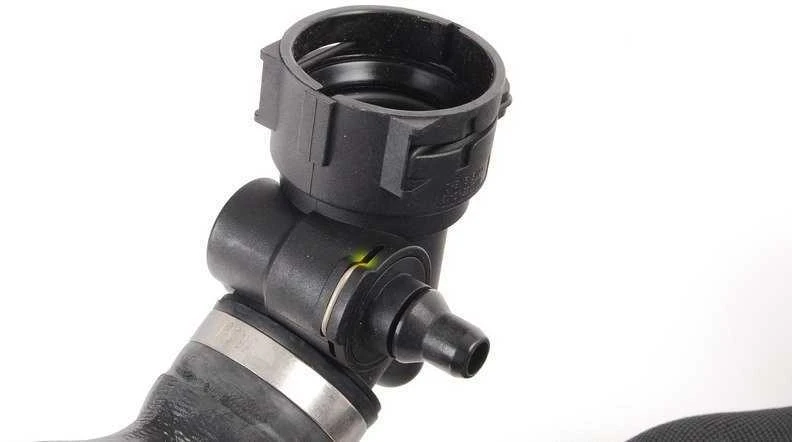 Bmw Aušinimo Skysčio Žarna 7 F01 F02 F03 Originalus 17127575425