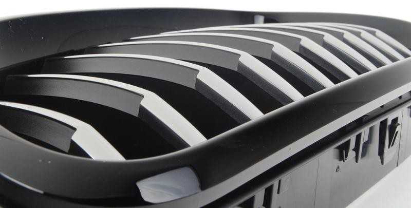 BMW F06 priekinės kairės pusės inksto grotelės juodos spalvos originalios 51712297595