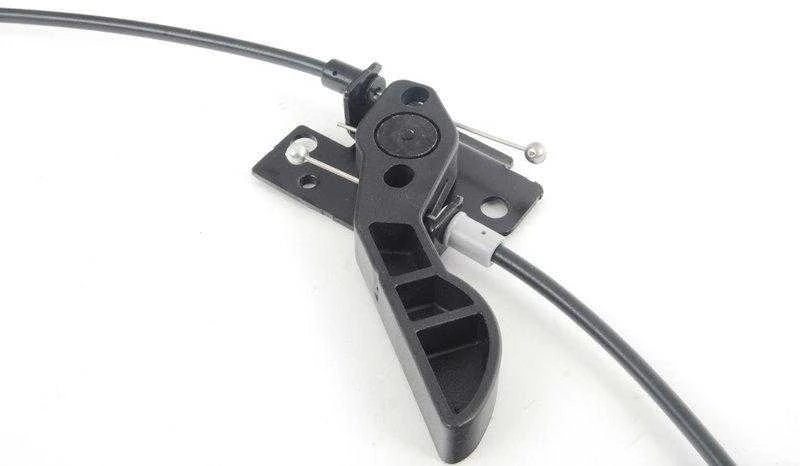 BMW F07 F11 variklio dangčio fiksatorius 51237183765 Originalus