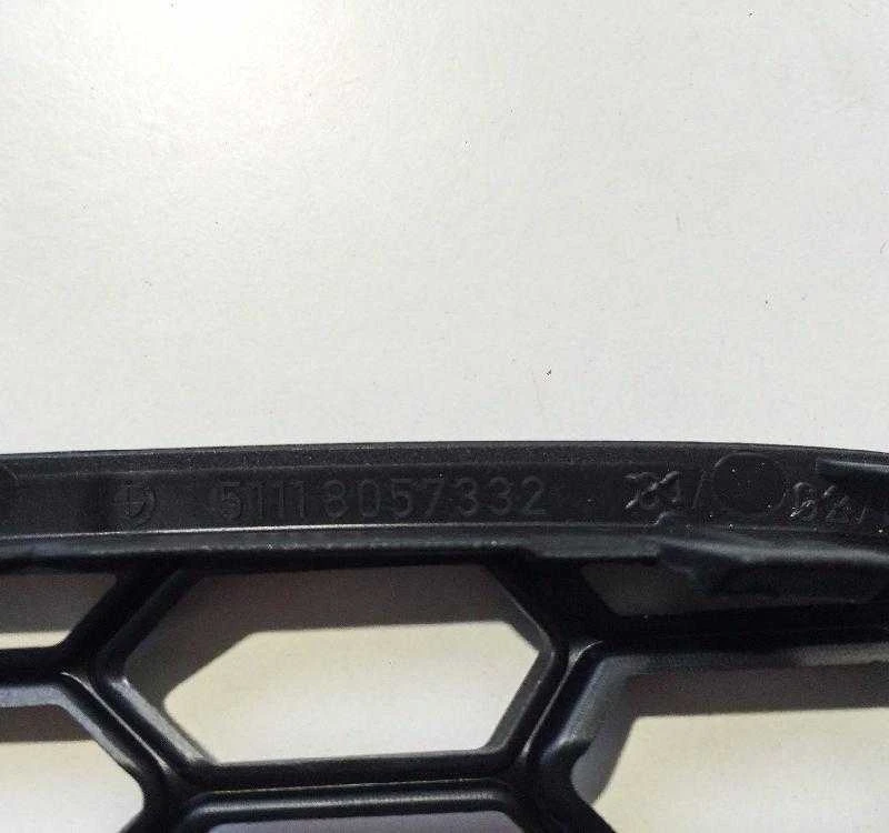 BMW F07 priekinio bamperio rūko žibinto grotelės Dešinė originali 51118057332