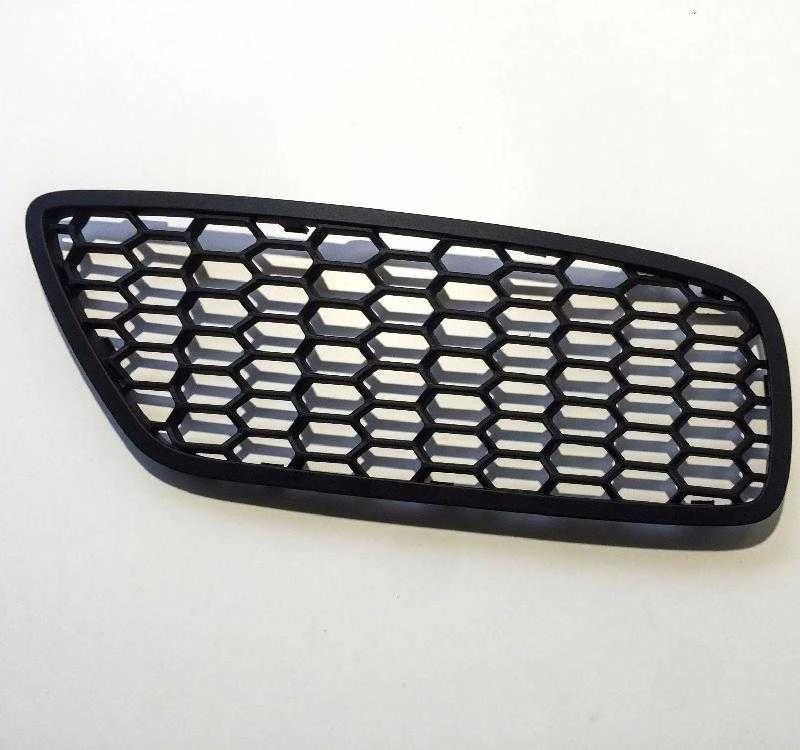 BMW F07 priekinio bamperio rūko žibinto grotelės Dešinė originali 51118057332