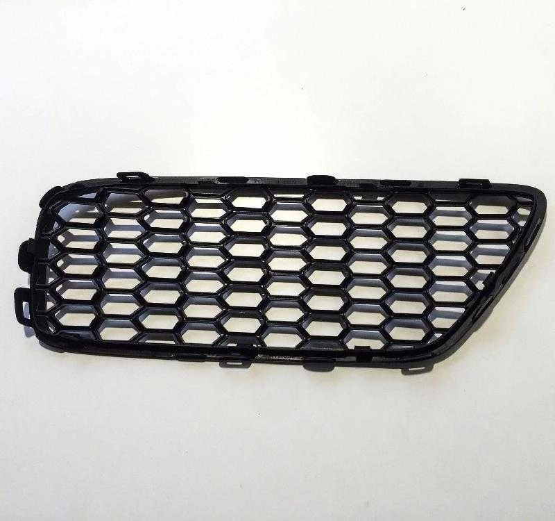 BMW F07 priekinio bamperio rūko žibinto grotelės Dešinė originali 51118057332