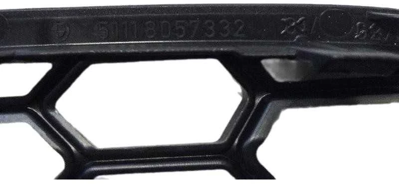 BMW F07 priekinio bamperio rūko žibinto grotelės Dešinė originali 51118057332