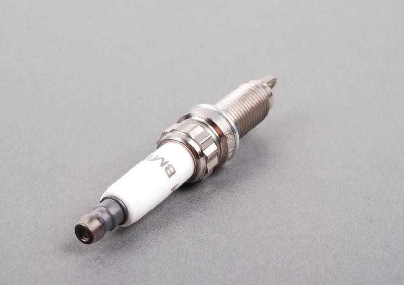 BMW F07 uždegimo žvakė Originali 12120037580