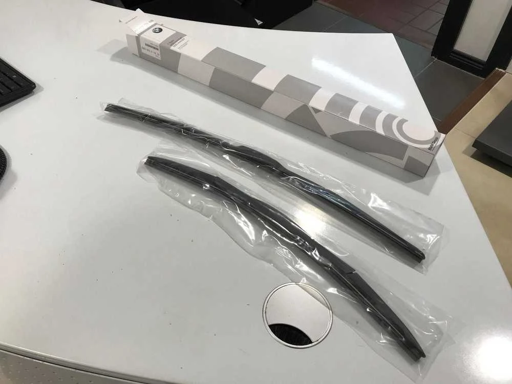 BMW F15 priekinių valytuvų mentės originalios 61610039699