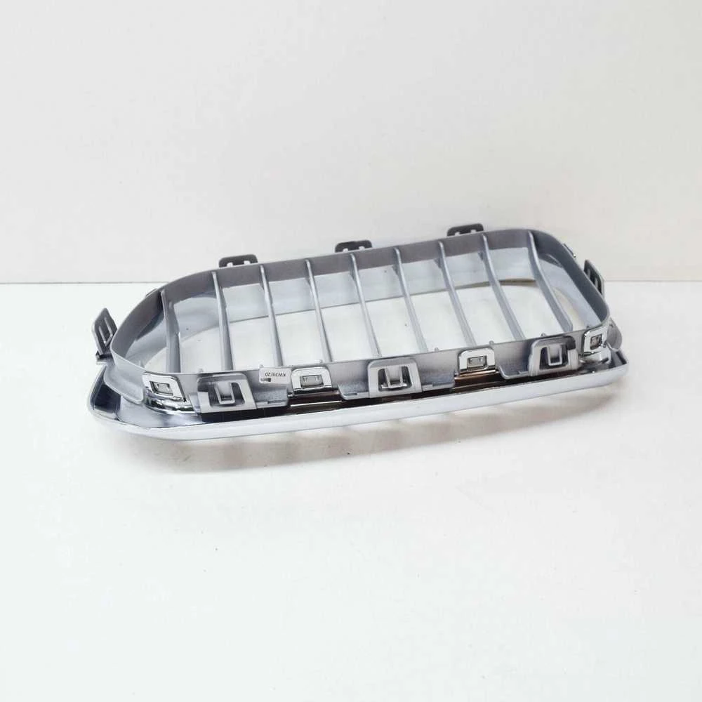 Bmw F20 F21 Lci Dešinės Pusės Grilis Originalus 51137371688