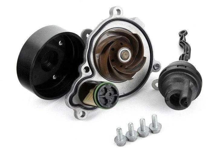 BMW F20 F23 G32 variklio vandens siurblys originalus 11518638026