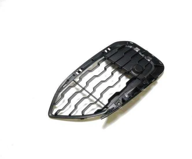 BMW F20 priekinio bamperio apatinės grotelės dešinės pusės originalios 51118060298