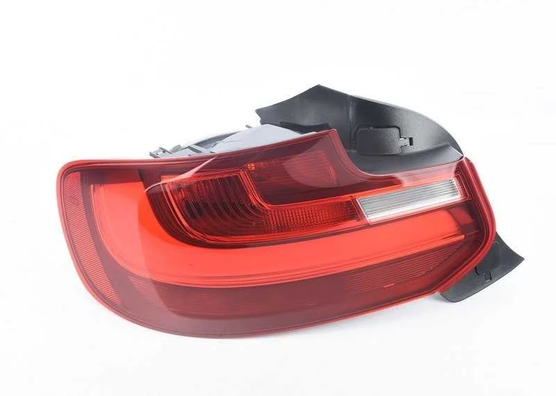 BMW F22 F23 F82 228i M235i M240i Galinis vairuotojo kairės pusės galinio žibinto žibintas 63217295427 originalus