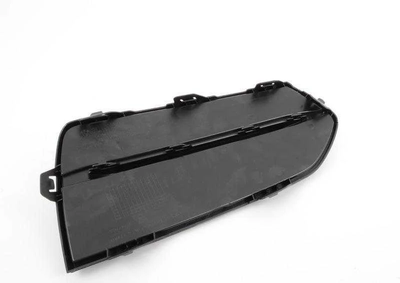 BMW F22 priekinio bamperio apatinės grotelės kairės pusės originalios 51118055955