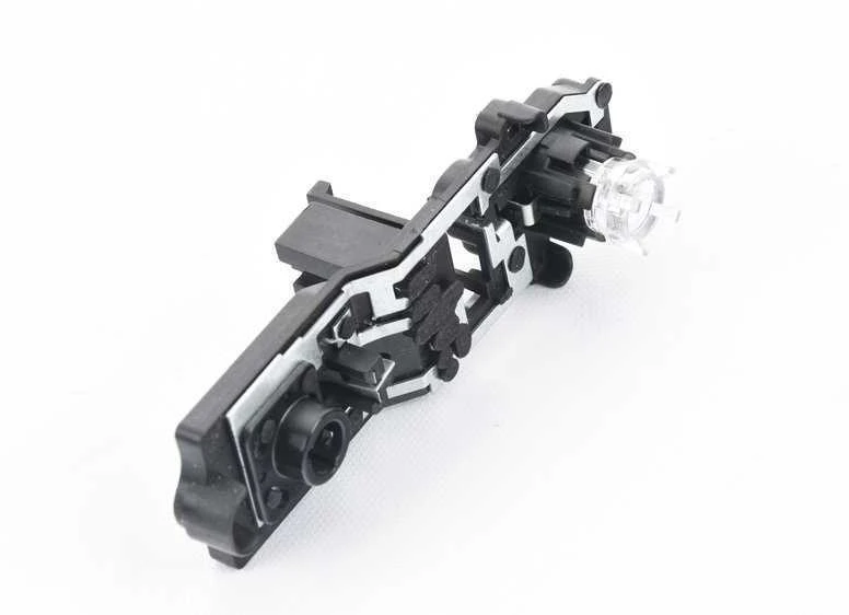 BMW F25 X3 2011-2017 Kairės arba dešinės pusės vidinės lemputės laikiklis liukui 6321728888199 Originalus