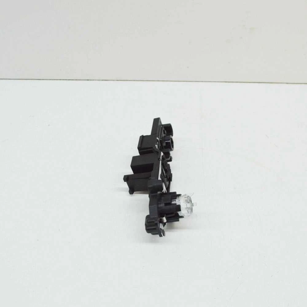 BMW F25 X3 2011-2017 Kairės arba dešinės pusės vidinės lemputės laikiklis liukui 6321728888199 Originalus