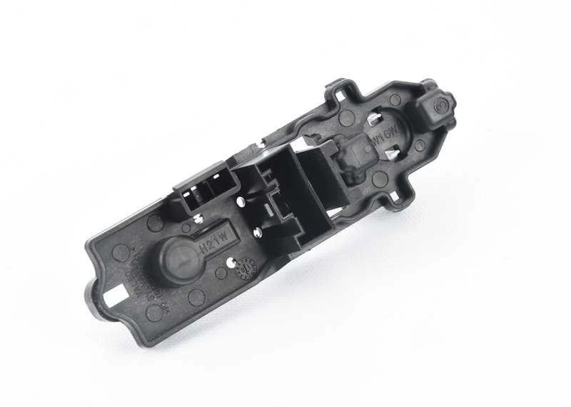 BMW F25 X3 2011-2017 Kairės arba dešinės pusės vidinės lemputės laikiklis liukui 6321728888199 Originalus