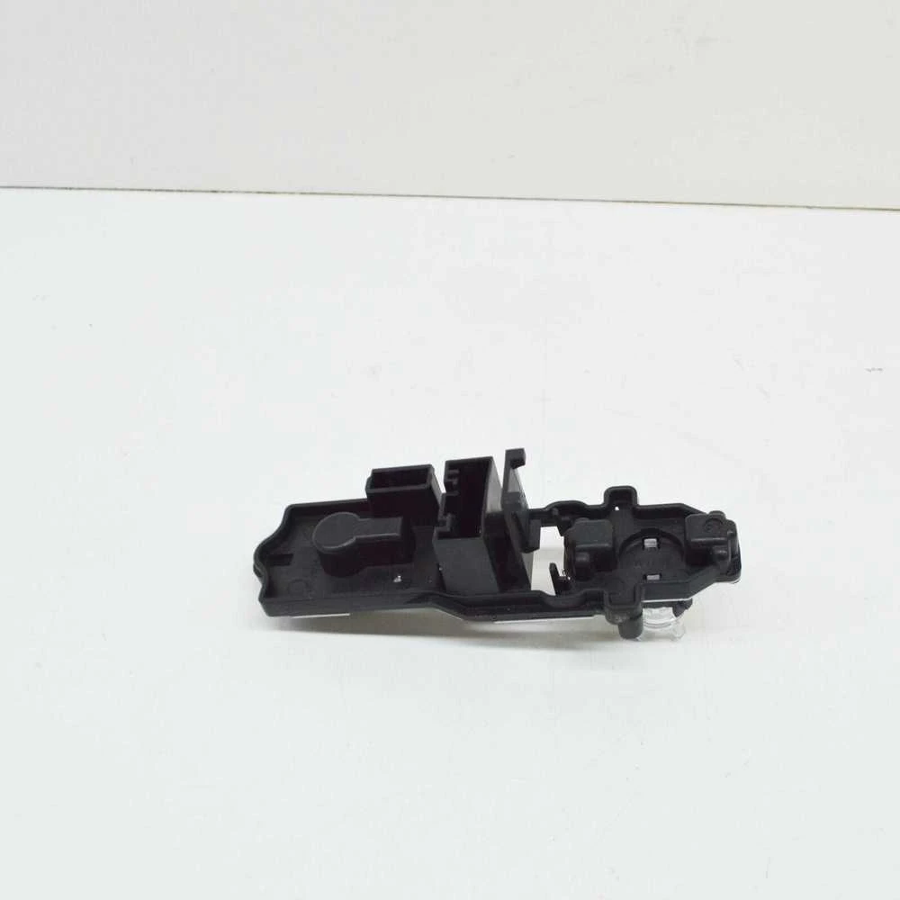 BMW F25 X3 2011-2017 Kairės arba dešinės pusės vidinės lemputės laikiklis liukui 6321728888199 Originalus