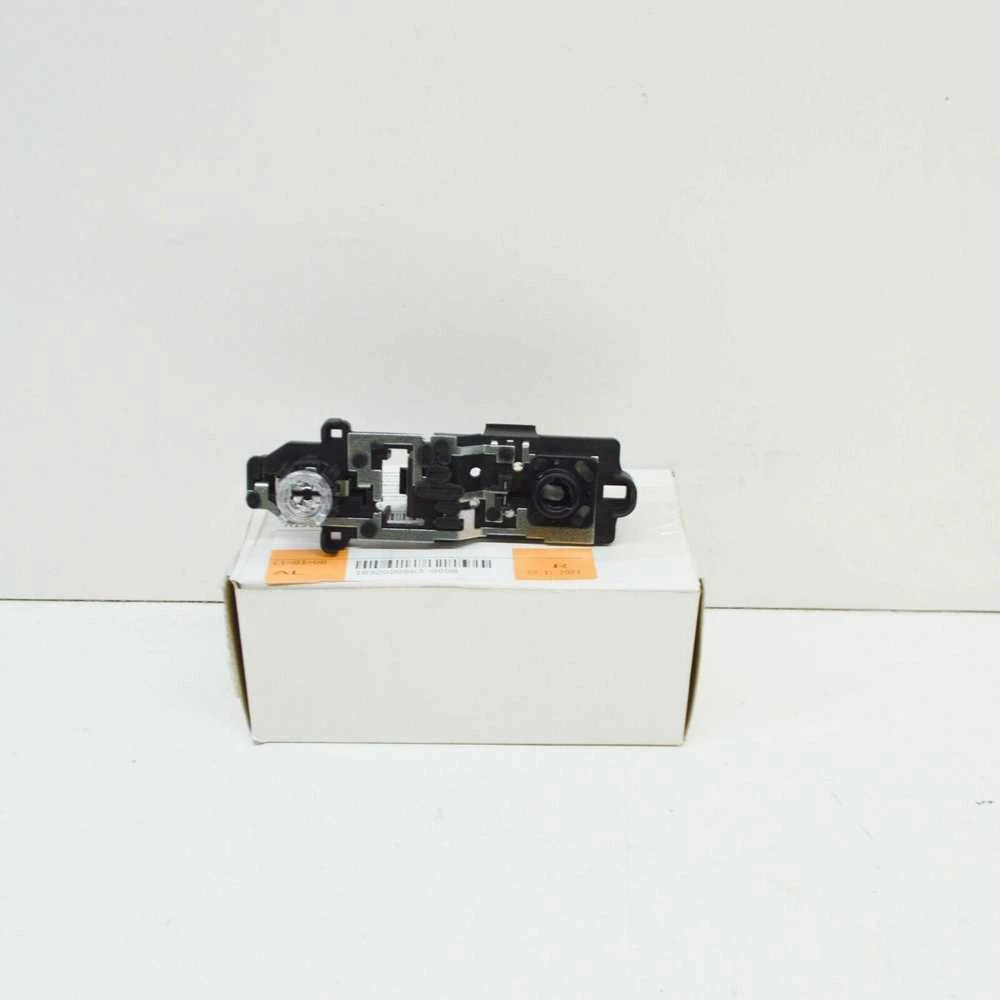 BMW F25 X3 2011-2017 Kairės arba dešinės pusės vidinės lemputės laikiklis liukui 6321728888199 Originalus