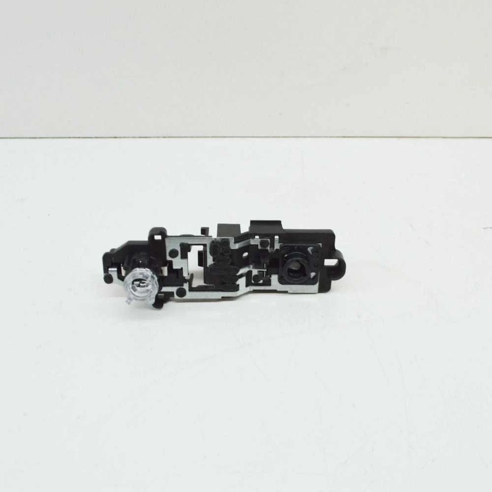 BMW F25 X3 2011-2017 Kairės arba dešinės pusės vidinės lemputės laikiklis liukui 6321728888199 Originalus