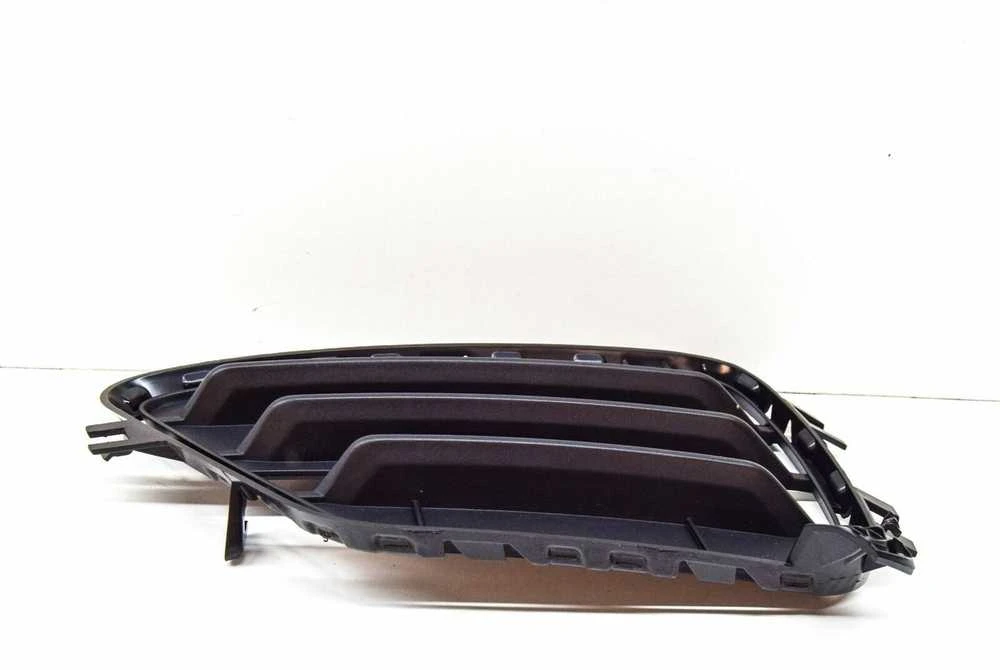 BMW F26 priekinio bamperio uždarytos grotelės kairėje originalios 51117338511