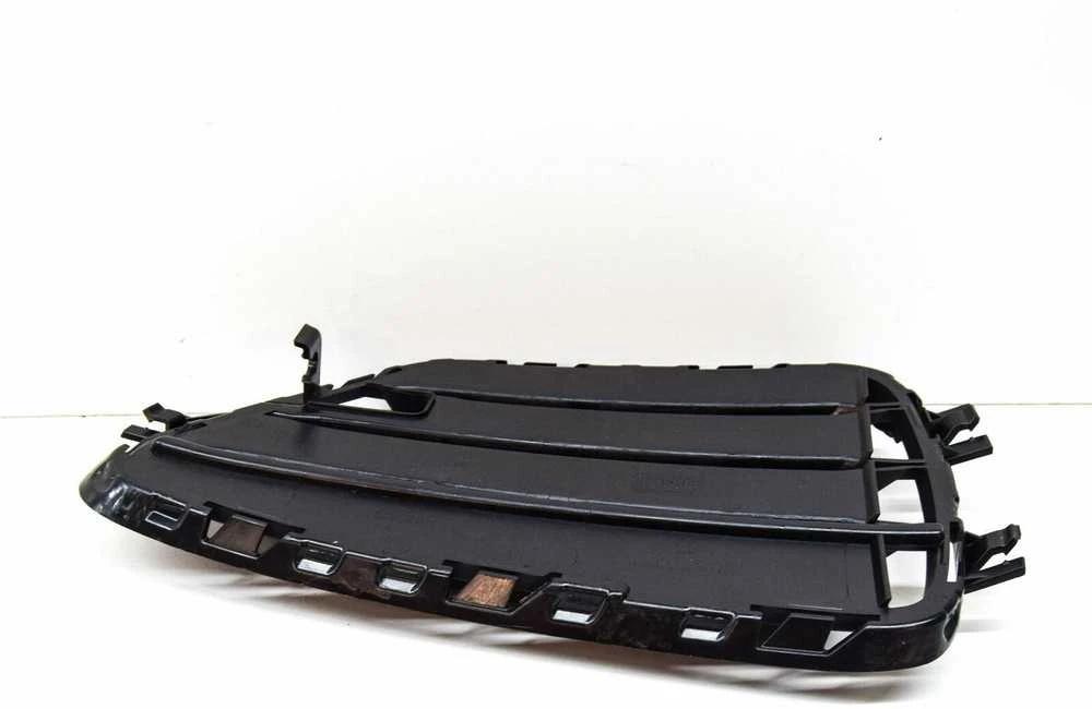 BMW F26 priekinio bamperio uždarytos grotelės kairėje originalios 51117338511