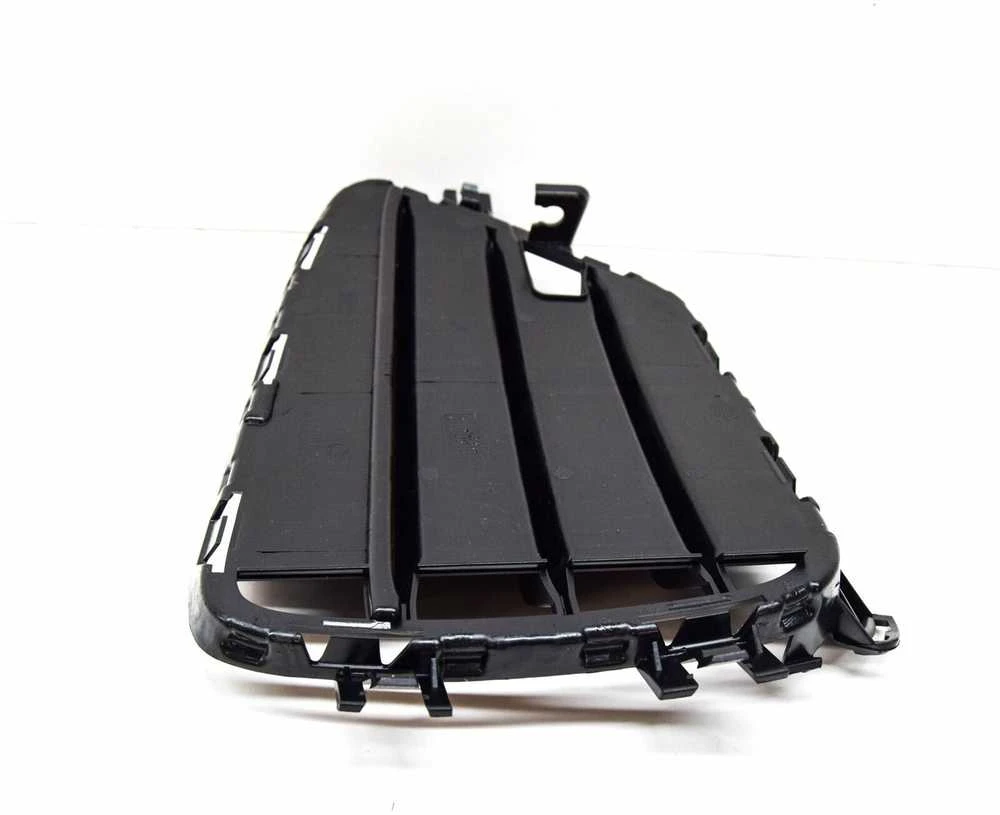 BMW F26 priekinio bamperio uždarytos grotelės kairėje originalios 51117338511
