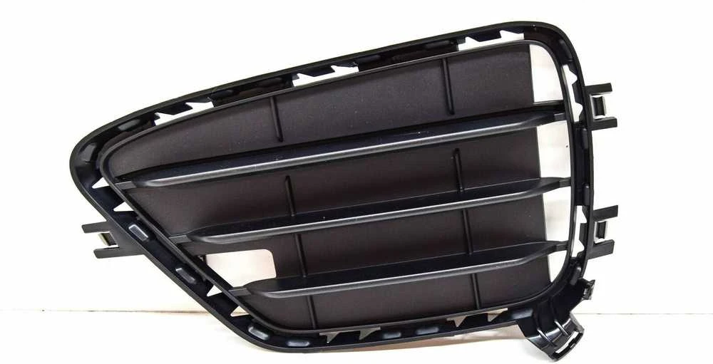 BMW F26 priekinio bamperio uždarytos grotelės kairėje originalios 51117338511