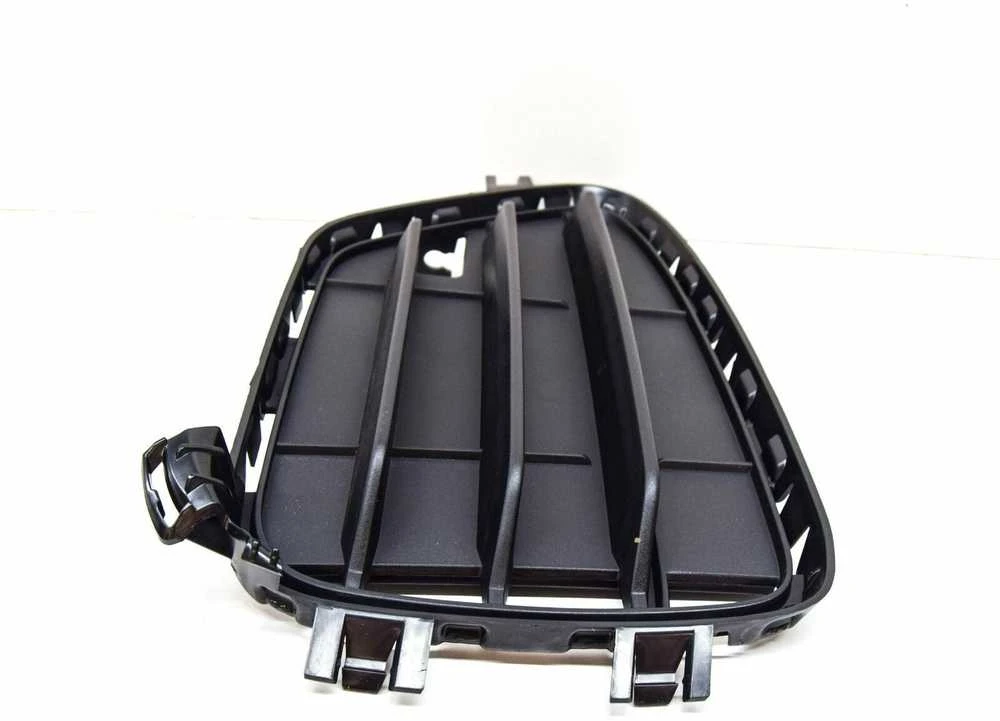 BMW F26 priekinio bamperio uždarytos grotelės kairėje originalios 51117338511