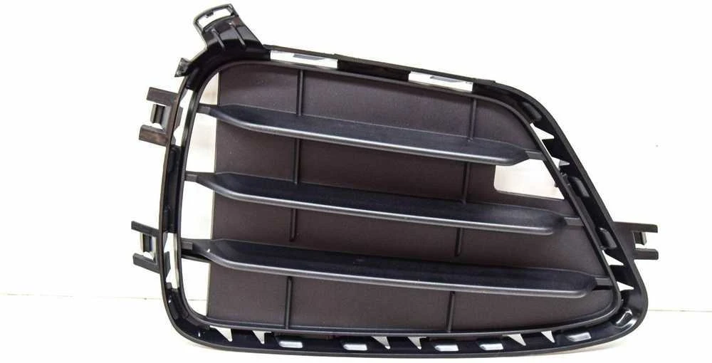 BMW F26 priekinio bamperio uždarytos grotelės kairėje originalios 51117338511