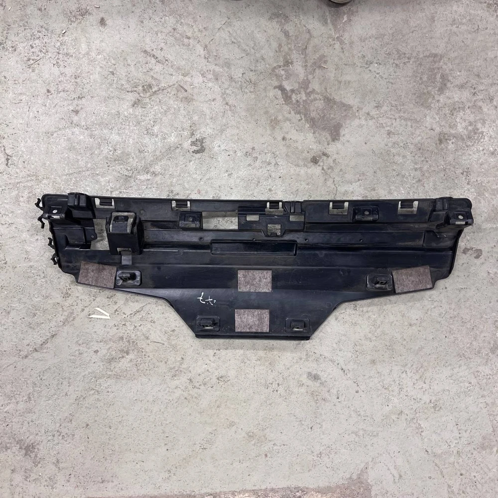 BMW F30 F31 galinio bamperio centrinio kreipiančiojo laikiklis originalus 51127256921