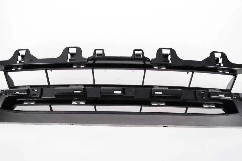 BMW F30 F31 priekinio centrinio bamperio dangtis grotelės originalus 51117263478