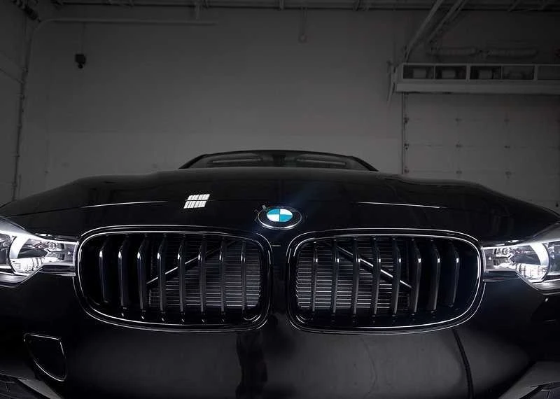 BMW F30 F31 Priekinis Juodas Blizgus Ornam Grille Originalus 51712240778
