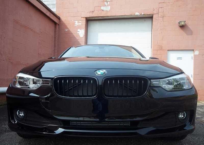 BMW F30 F31 Priekinis Juodas Blizgus Ornam Grille Originalus 51712240778