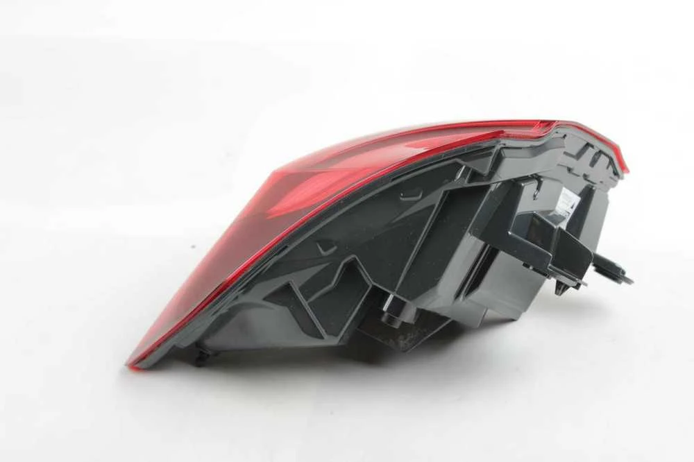 BMW F30 F80 galinis žibintas šoniniame skydelyje dešinėje pusėje originalus 63217456520