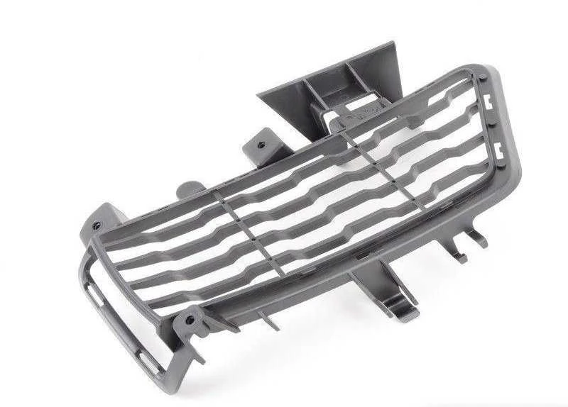 BMW F30 priekinio bamperio grotelės dešinės pusės originalios 51118068126