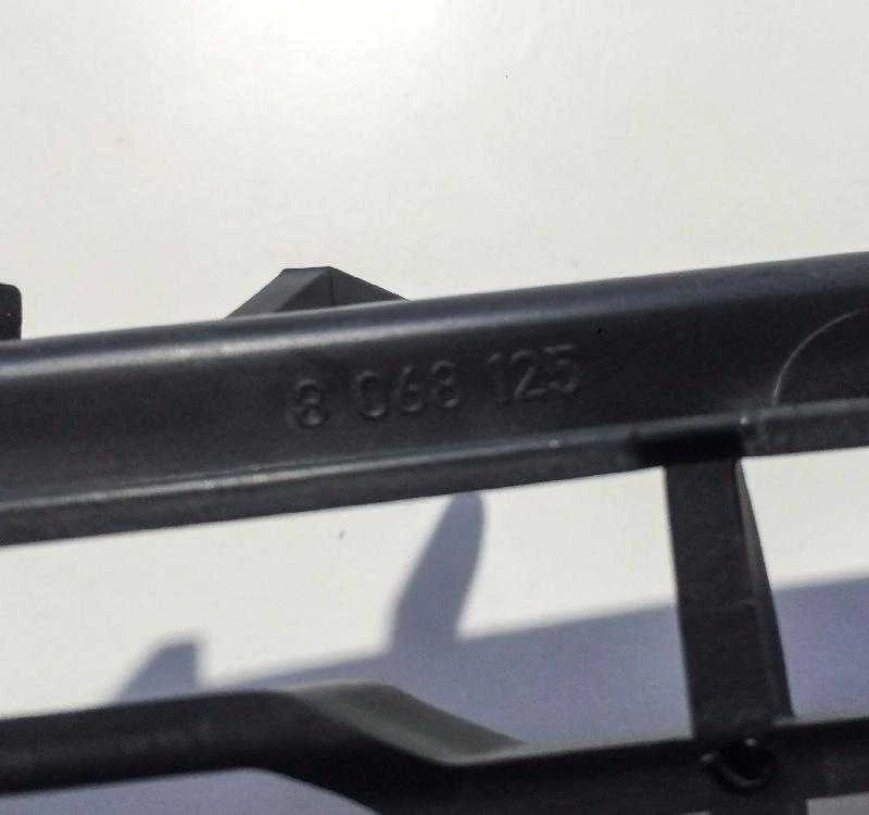 BMW F30 priekinio bamperio grotelės Kairė originali 51118068125
