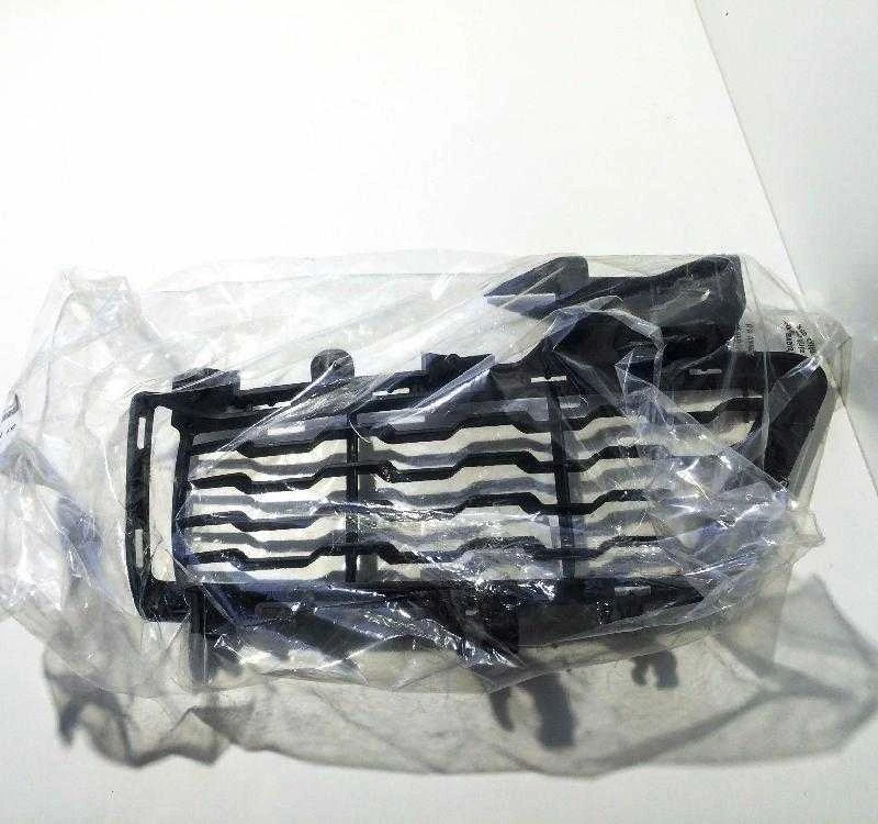 BMW F30 priekinio bamperio grotelės Kairė originali 51118068125