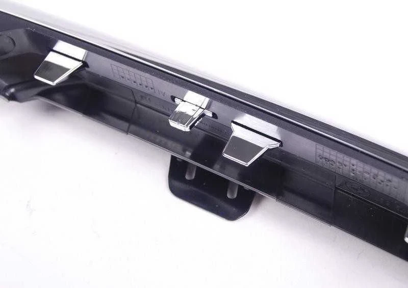 BMW 3 serijos F30 kairysis chromuotas grotelių apdailos elementas originalus 51117279697