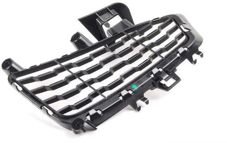 BMW F32 F36 Priekinio bamperio grotelės dešinėje pusėje originalios 51118056494