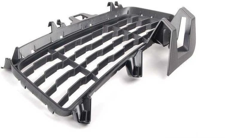 BMW F32 F36 Priekinio bamperio grotelės dešinėje pusėje originalios 51118056494