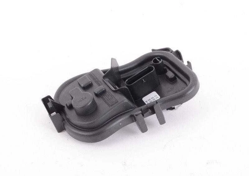 BMW F32 F82 galinio žibinto lemputės lizdas kairėje pusėje originalus 63217366065