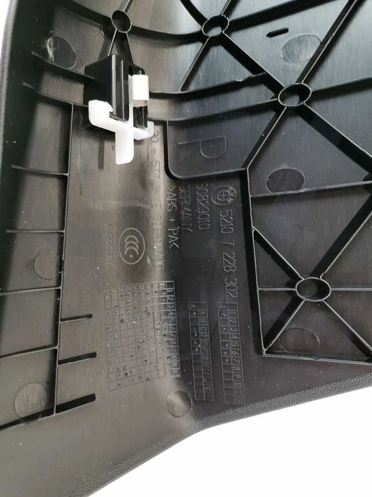 BMW F33 F33 F06 F12 F13 Vidinė dešinės priekinės sėdynės atlošo apdaila originali 52107261794