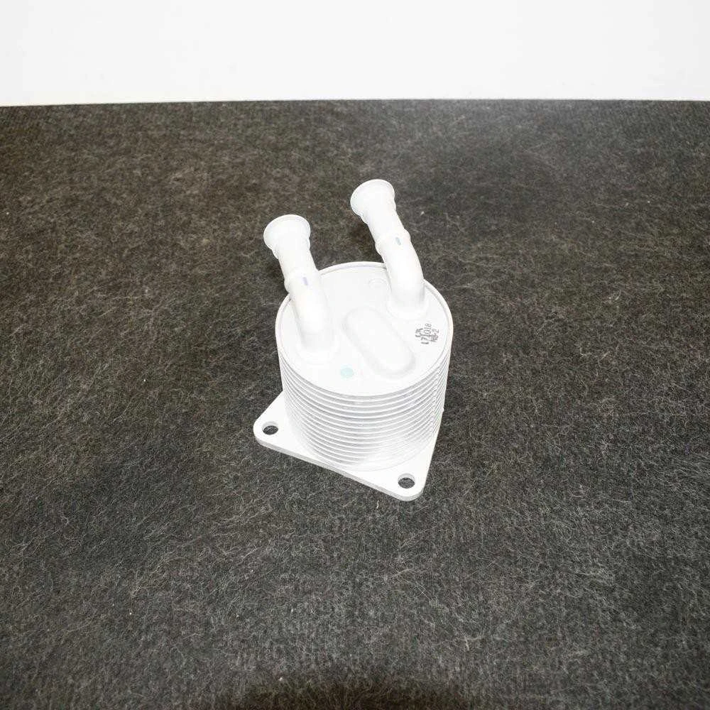 BMW F45 alyvos aušintuvas originalus 24148642575
