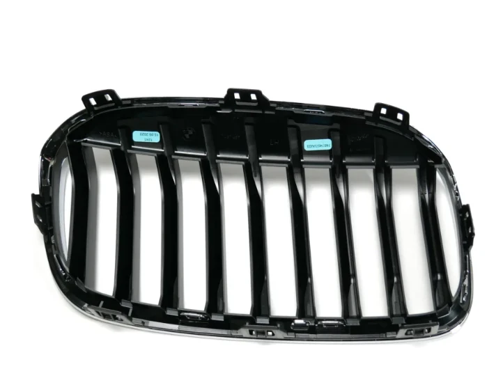 BMW F45 F46 priekinio bamperio grotelės kairės pusės originalios 51135A3CE47