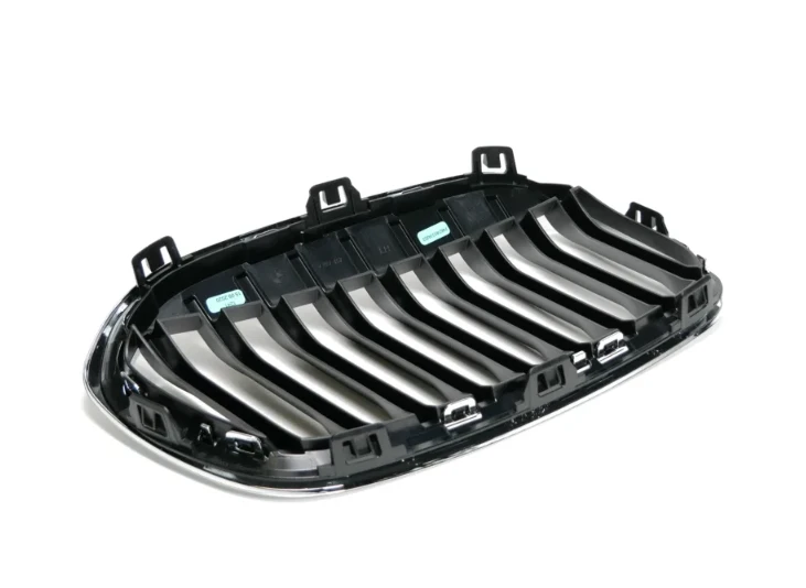 BMW F45 F46 priekinio bamperio grotelės kairės pusės originalios 51135A3CE47