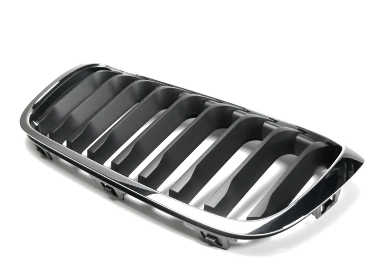 BMW F45 F46 priekinio bamperio grotelės kairės pusės originalios 51135A3CE47