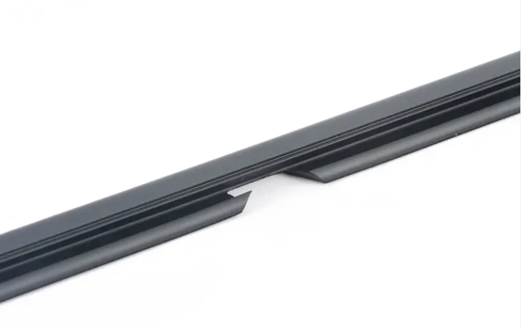 BMW F80 F30 galinės dešinės keleivio pusės durų guminės apdailos detalės originalios 51357258294