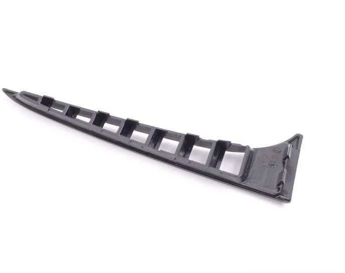 BMW F80 F82 F83 galinio bamperio grotelės Dešinės pusės originalios 51128056588