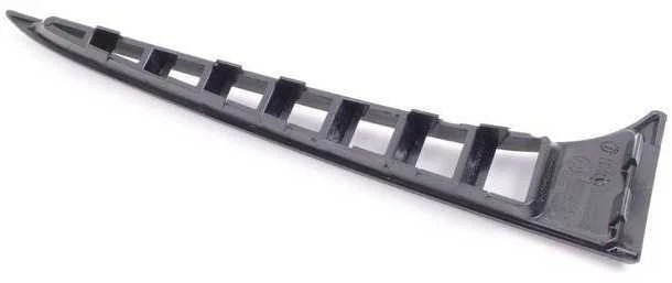 BMW F80 F82 F83 galinio bamperio grotelės Dešinės pusės originalios 51128056588
