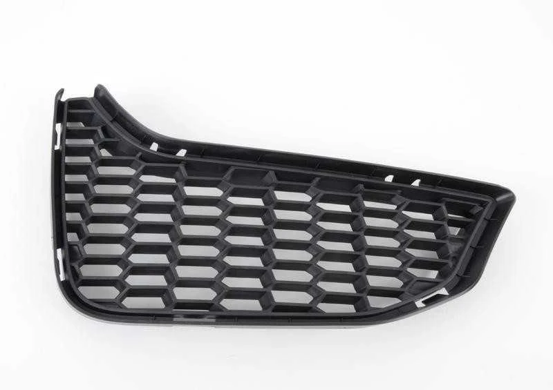 BMW F80 F82 F83 priekinis bamperis, atviros grotelės, dešinė pusė, originali 51118054302